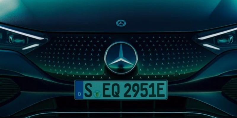 Mascherina con Mercedes-Benz Pattern