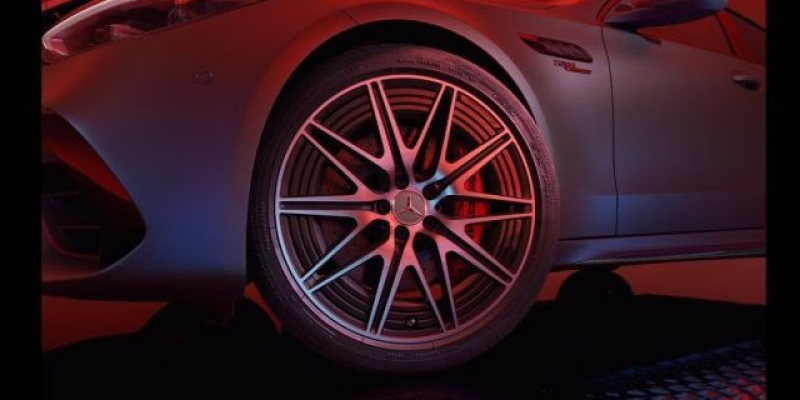 Cerchi in lega leggera AMG a 5 doppie razze