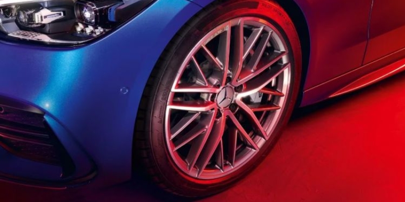 Cerchi in lega leggera AMG a 5 doppie razze