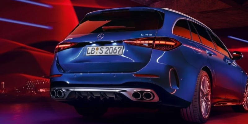 Grembialatura posteriore AMG con inserto diffusore in nero lucido