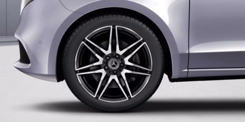 Cerchi in lega AMG da 19