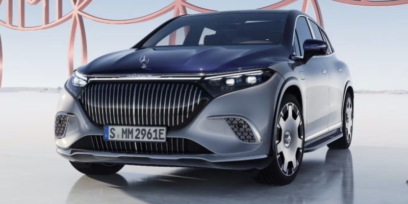 Mascherina del radiatore Mercedes-Maybach con scritta e stella verticale