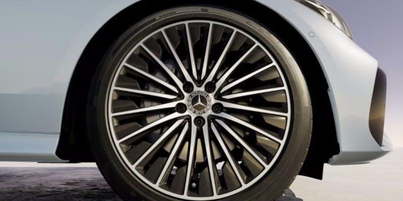 Cerchi in lega leggera da 45,7 cm (18'') fino a 50,8 cm (20