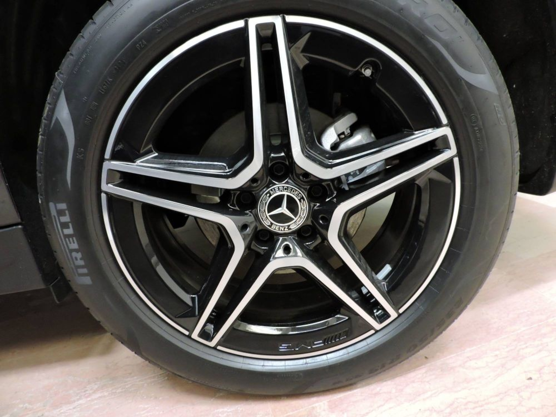 Mercedes-Benz GLB 200 d 4MATIC AMG Line Advanced Plus