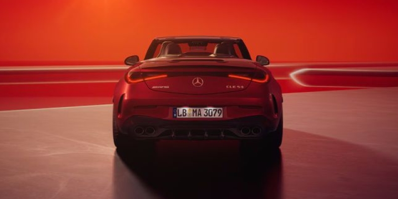 Grembialatura posteriore AMG con inserto diffusore in nero lucido