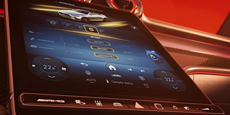 Sistema multimediale MBUX con design del display specifico AMG