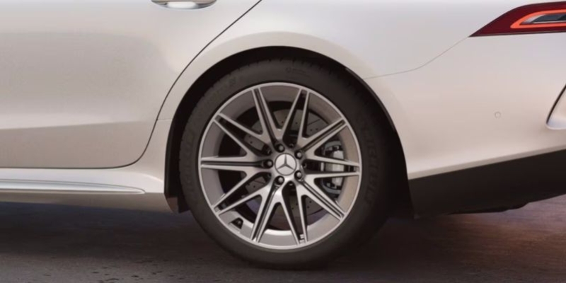 Cerchi in lega leggera AMG da 20