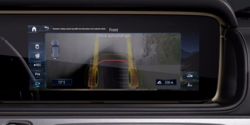 Cofano del motore trasparente