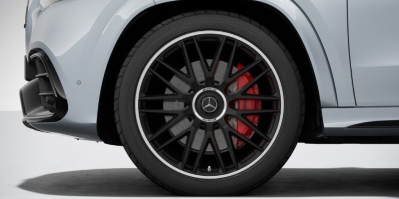 Freni in materiale composito AMG ad alte prestazioni