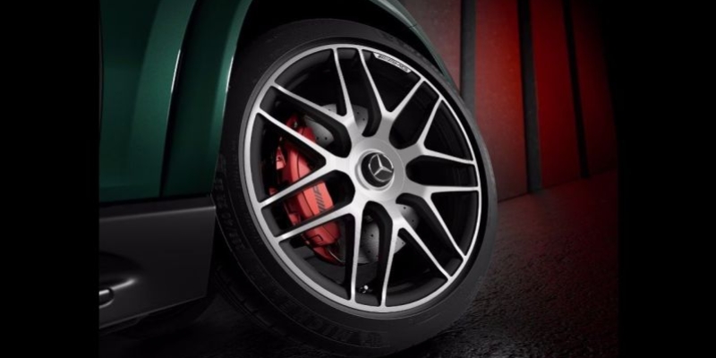 Cerchi fucinati AMG a razze incrociate