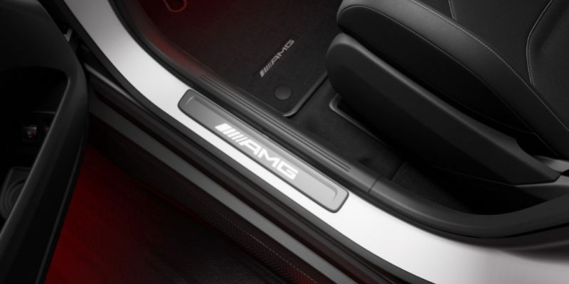 Modanature di accesso illuminate AMG con scritta