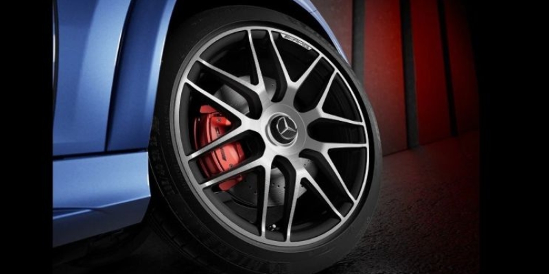 Cerchi fucinati AMG a razze incrociate