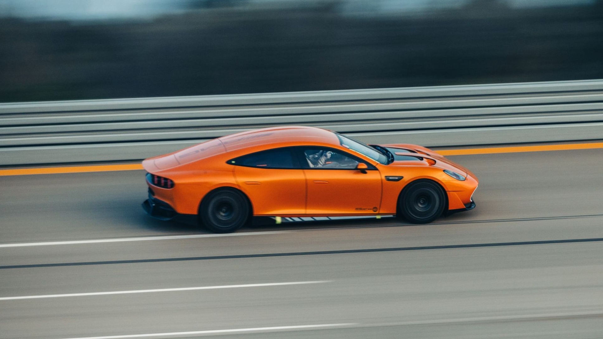Mercedes-AMG GT XX: Oltre ogni record, un giro del mondo in 8 giorni